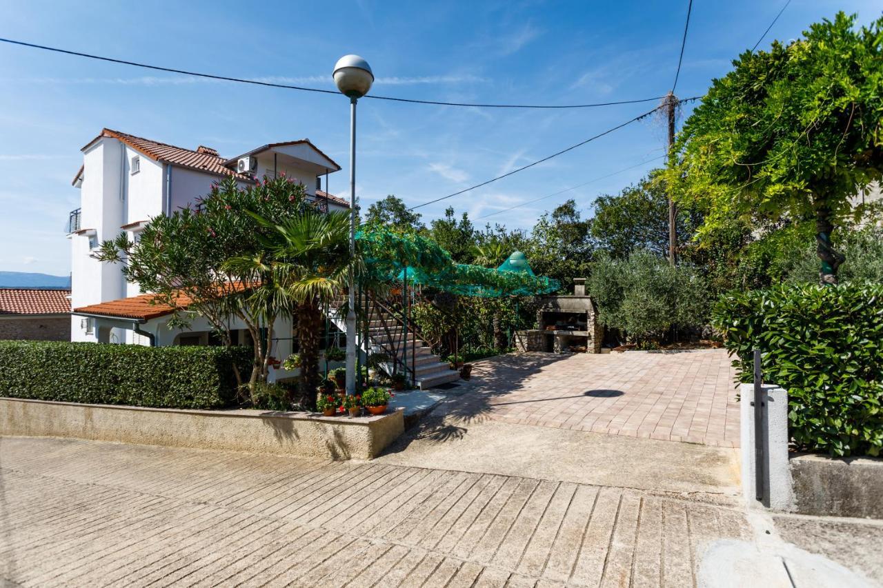 Apartment Gordana Malinska Exterior photo