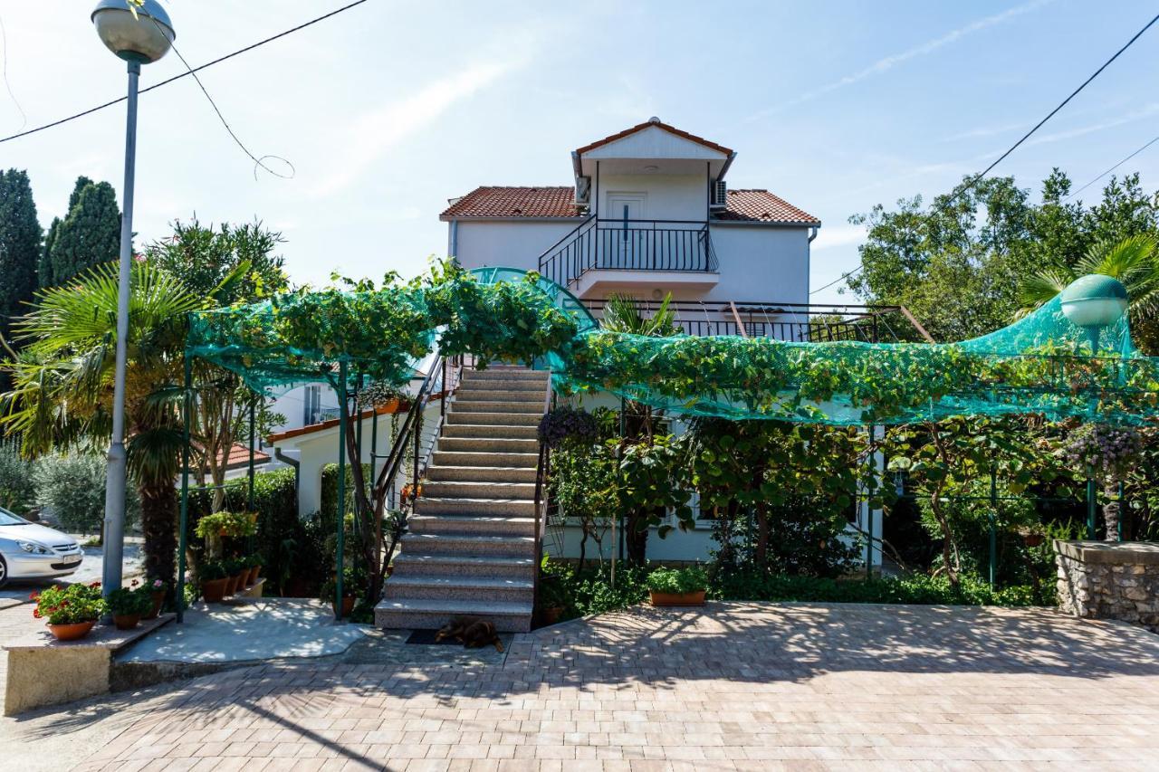 Apartment Gordana Malinska Exterior photo